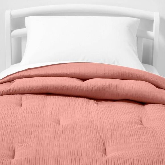 Open Box - Pillowfort - Toddler Seersucker Kids' Comforter Rose Rose Pink - Picture 1 of 3